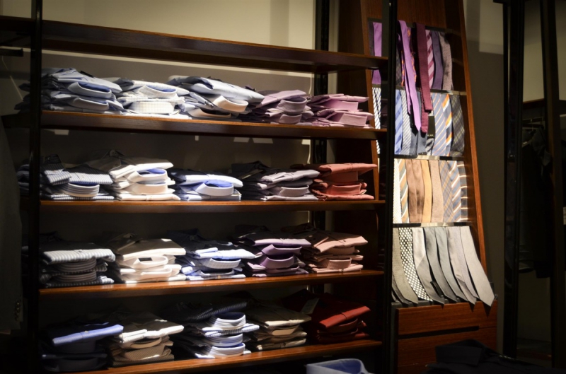 vitrine-NICE-min_shirts_exhibition_shop_shopping_shelf_buy_business_clothing-940715